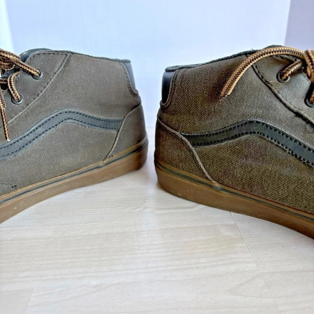 Vans Chukka Mid Canvas Brown‎ Gum Sole Youth 6, Men 6, Women 7.5, MidTop Sneaker